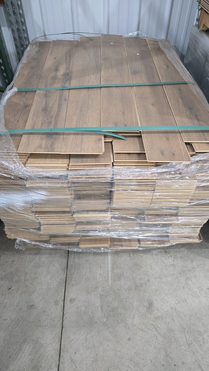lot 14 image: Full Pallet of Laminate Flooring  Mohawk Brand