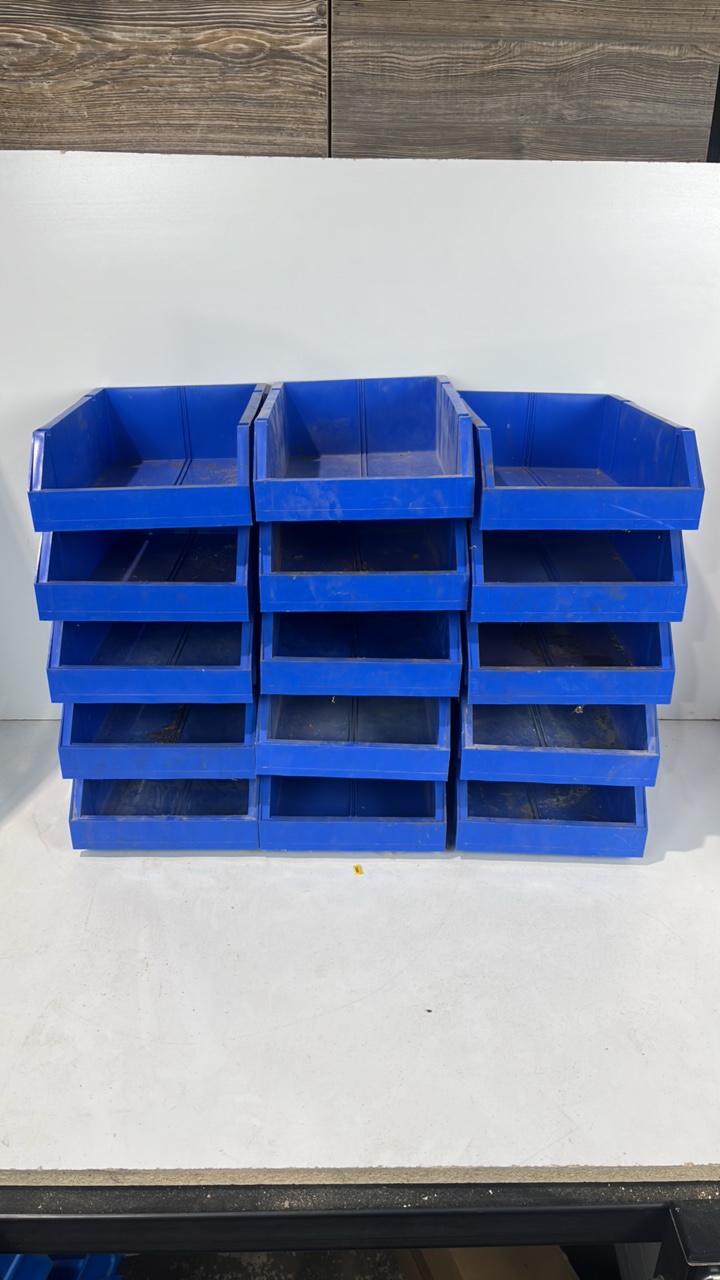 lot 106 image: Plastic Organizers