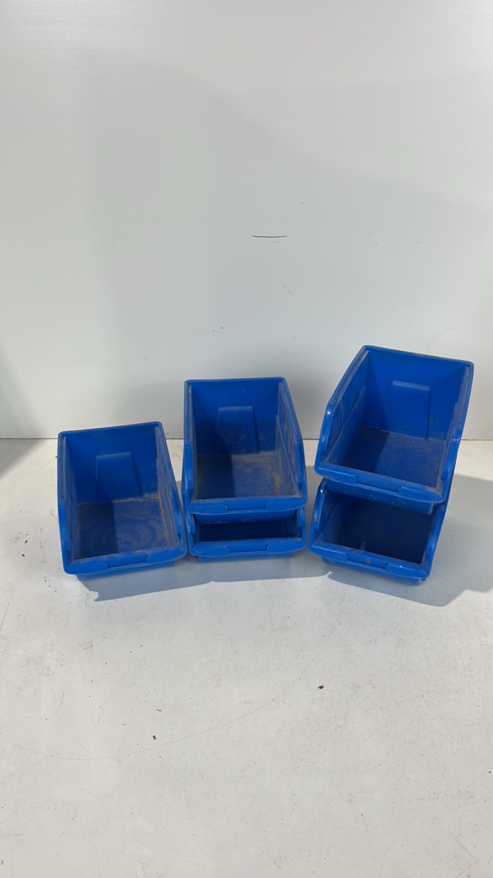 lot 108 image: Plastic Organizers
