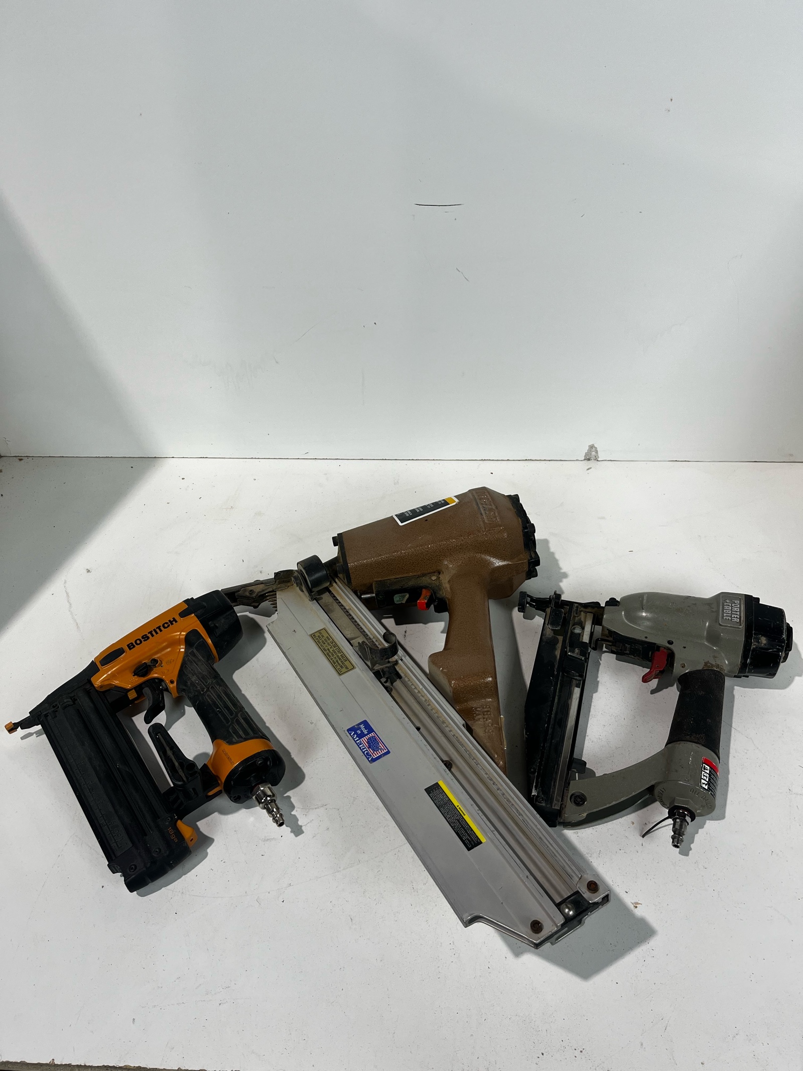 lot 120 image: Assorted Pnuematic Nailers