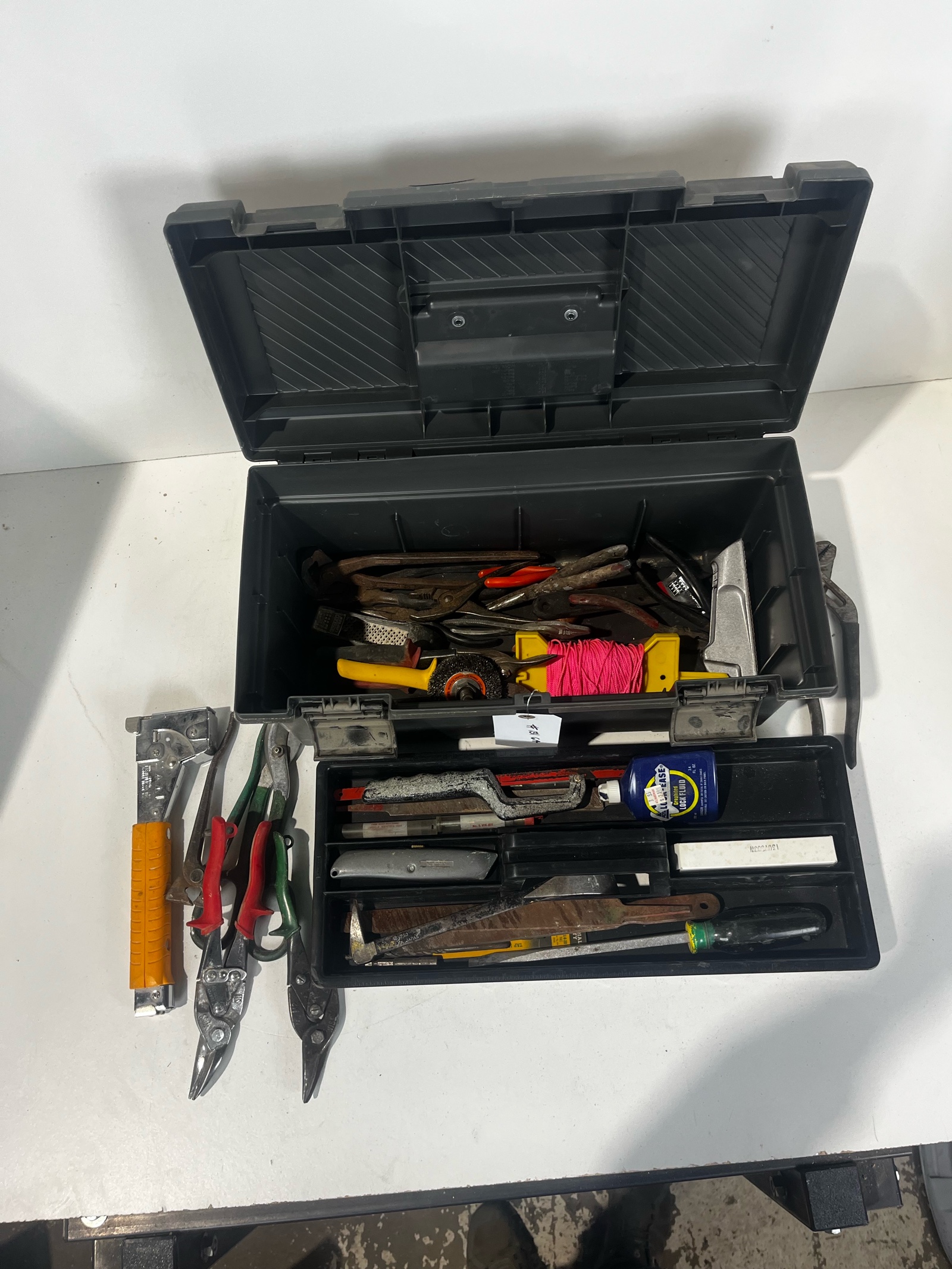 lot 131 image: Tool Box of Miscellaneous Tools