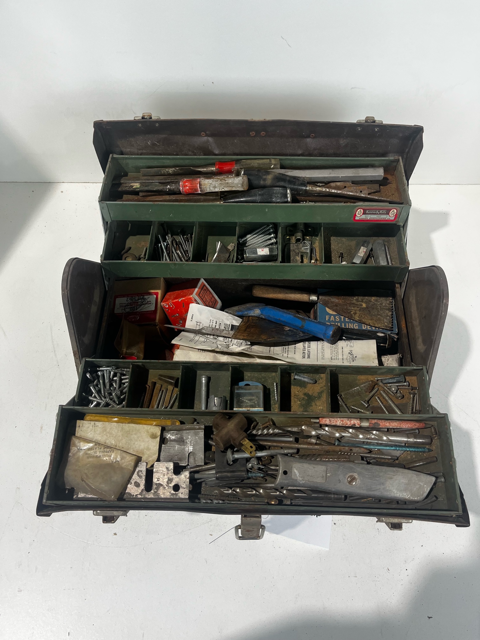 lot 133 image: Tool Box of Tools