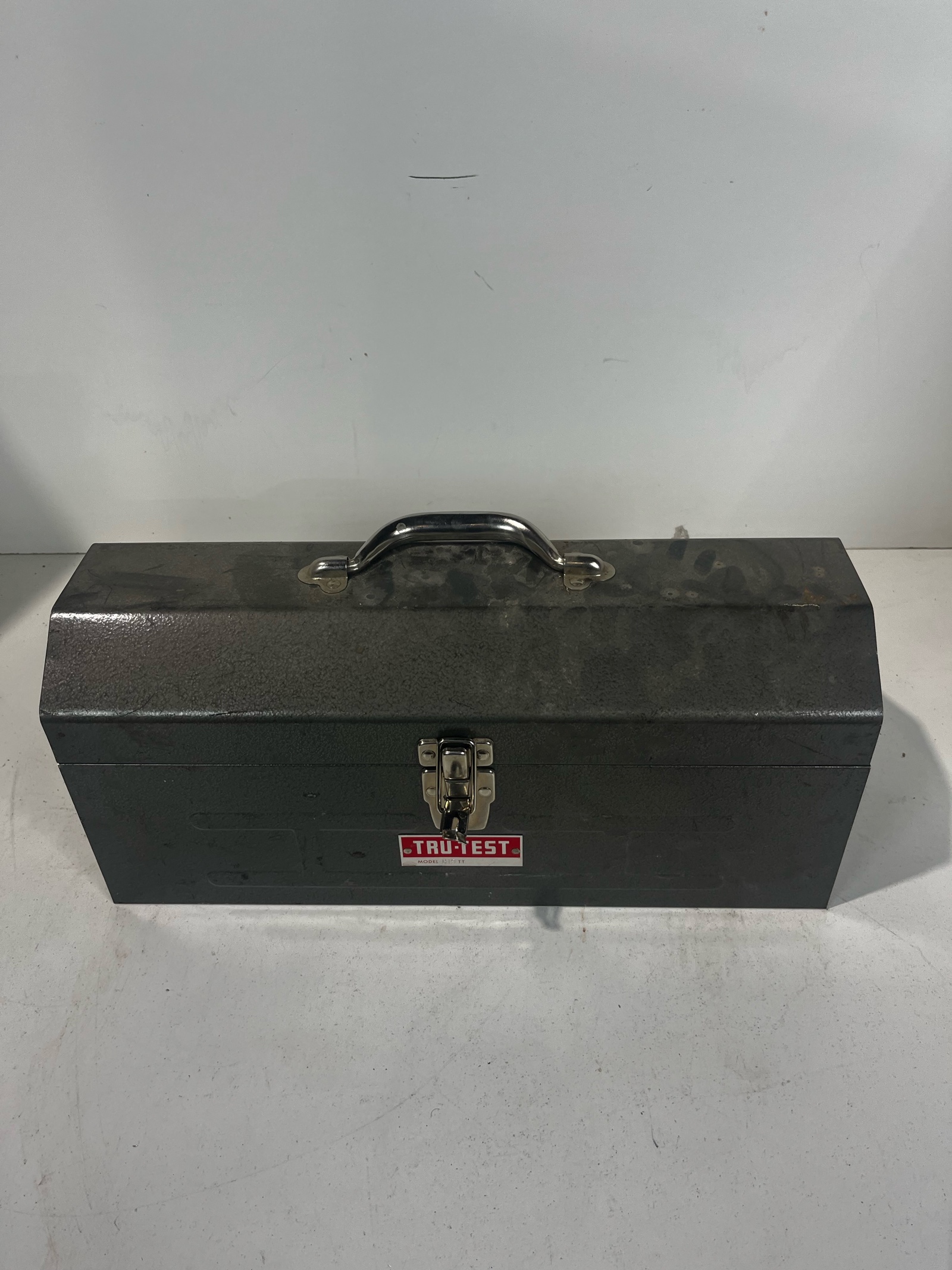 lot 135 image: Tool box of Hand Tools