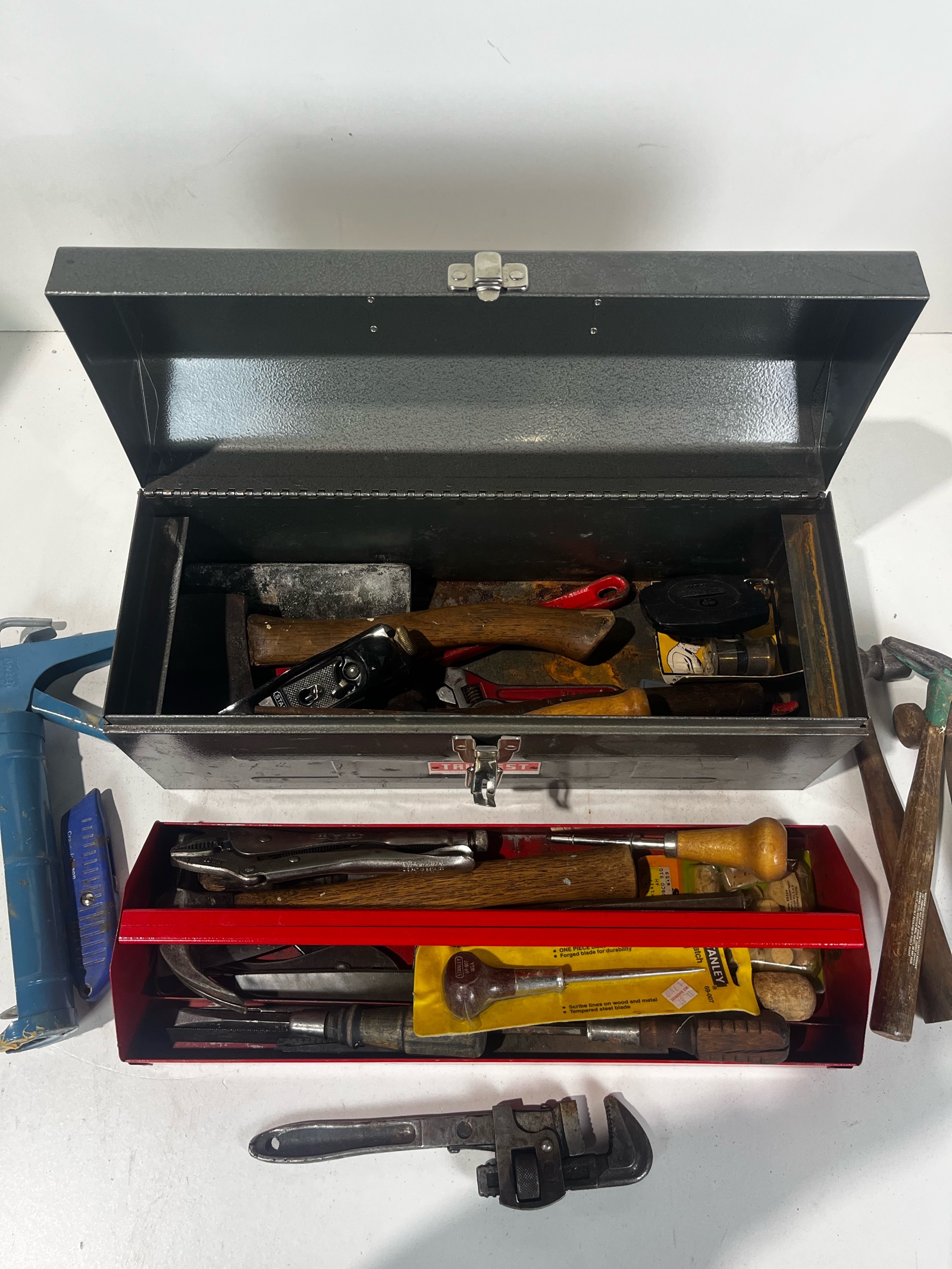 lot 135 image: Tool box of Hand Tools