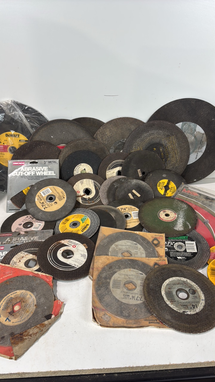 lot 145 image: Metal Cutting Discs
