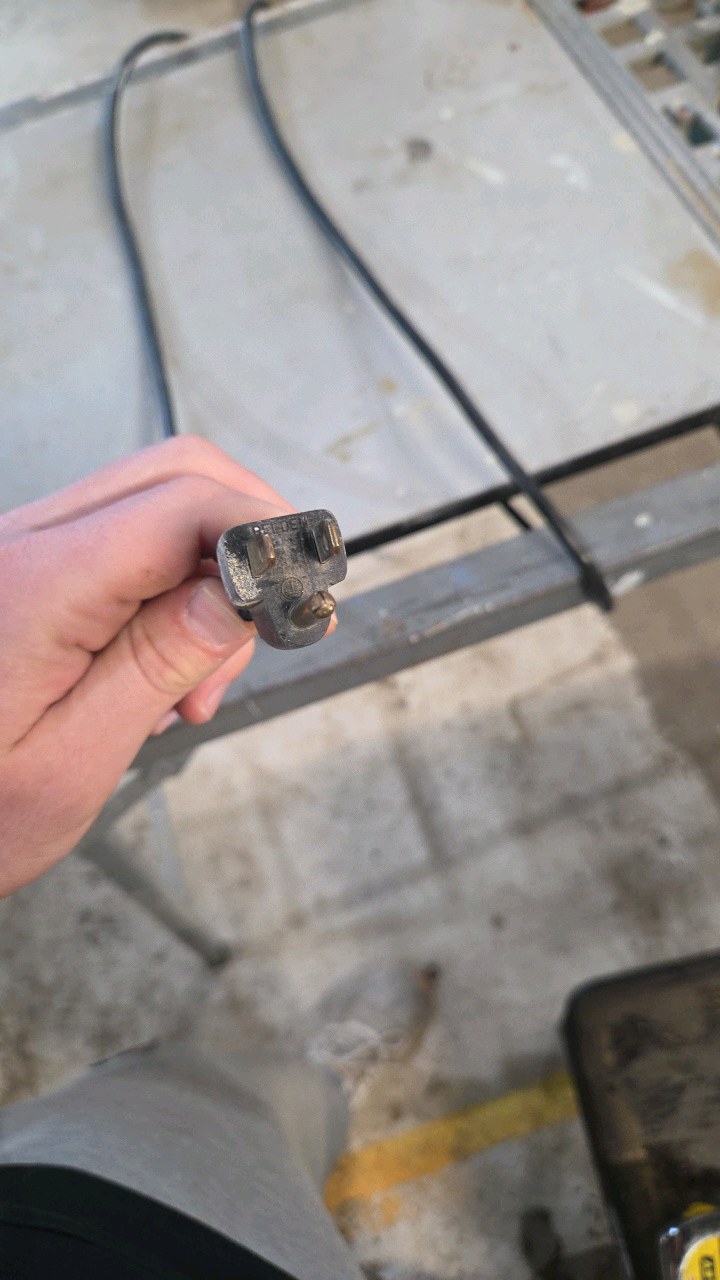 lot 15 image: Makita Table Saw