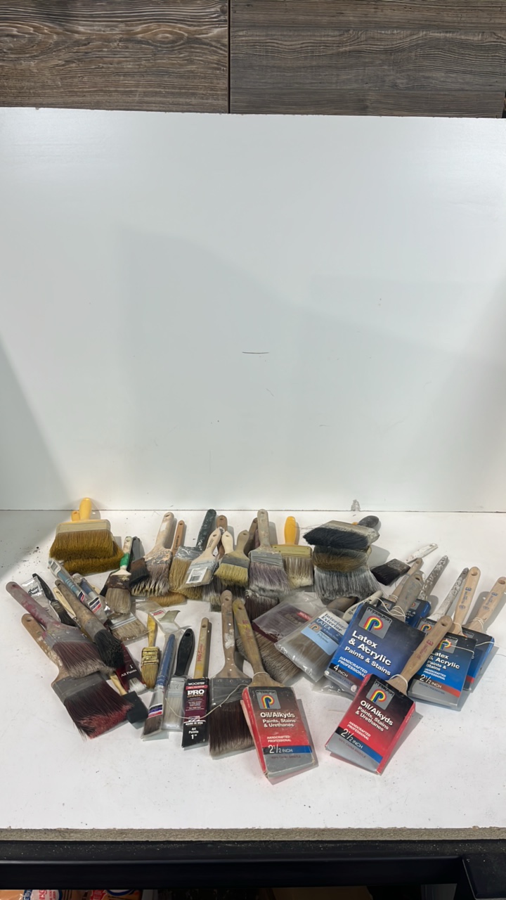 lot 158 image: Lot Of Paint Brushes