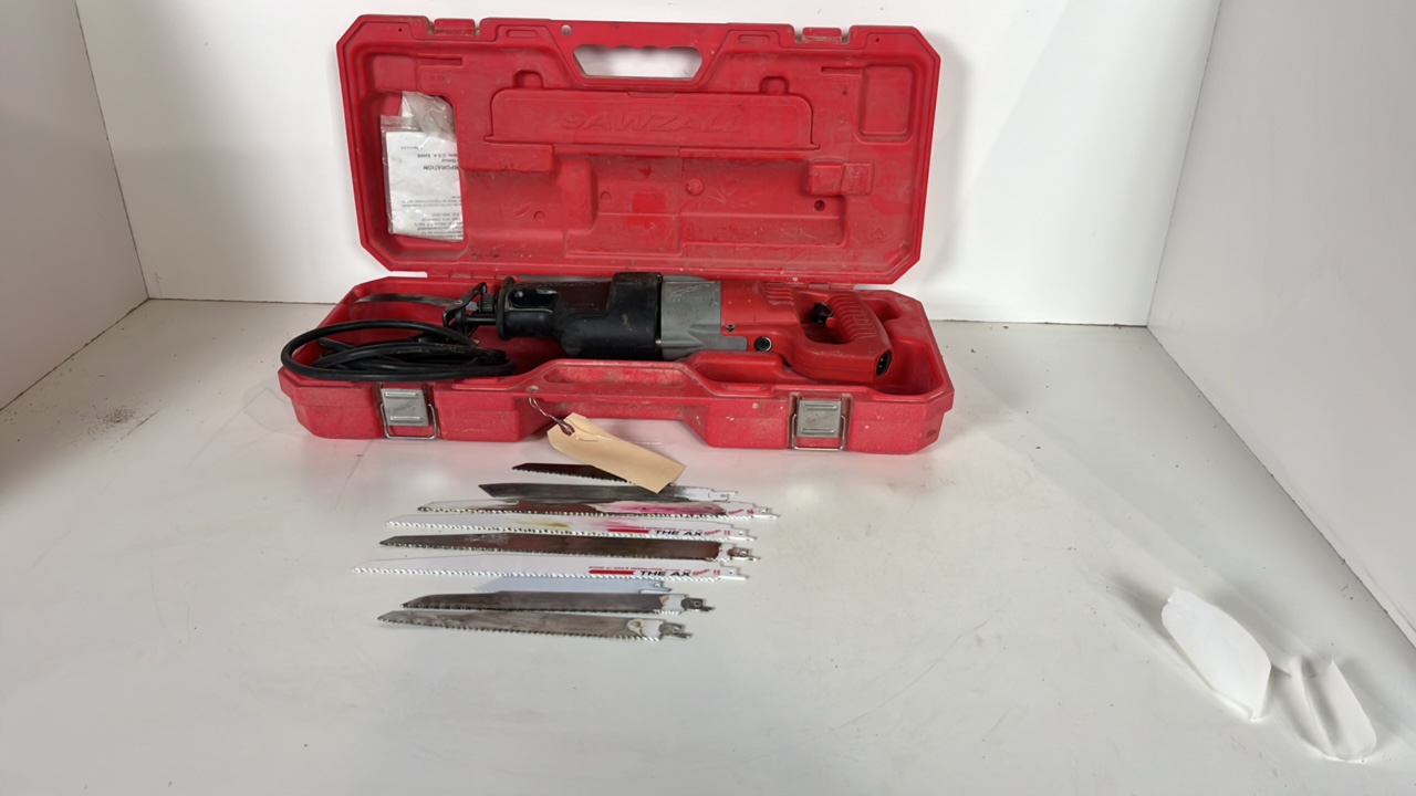 lot 19 image: Milwaukee Heavy Duty Sawzall