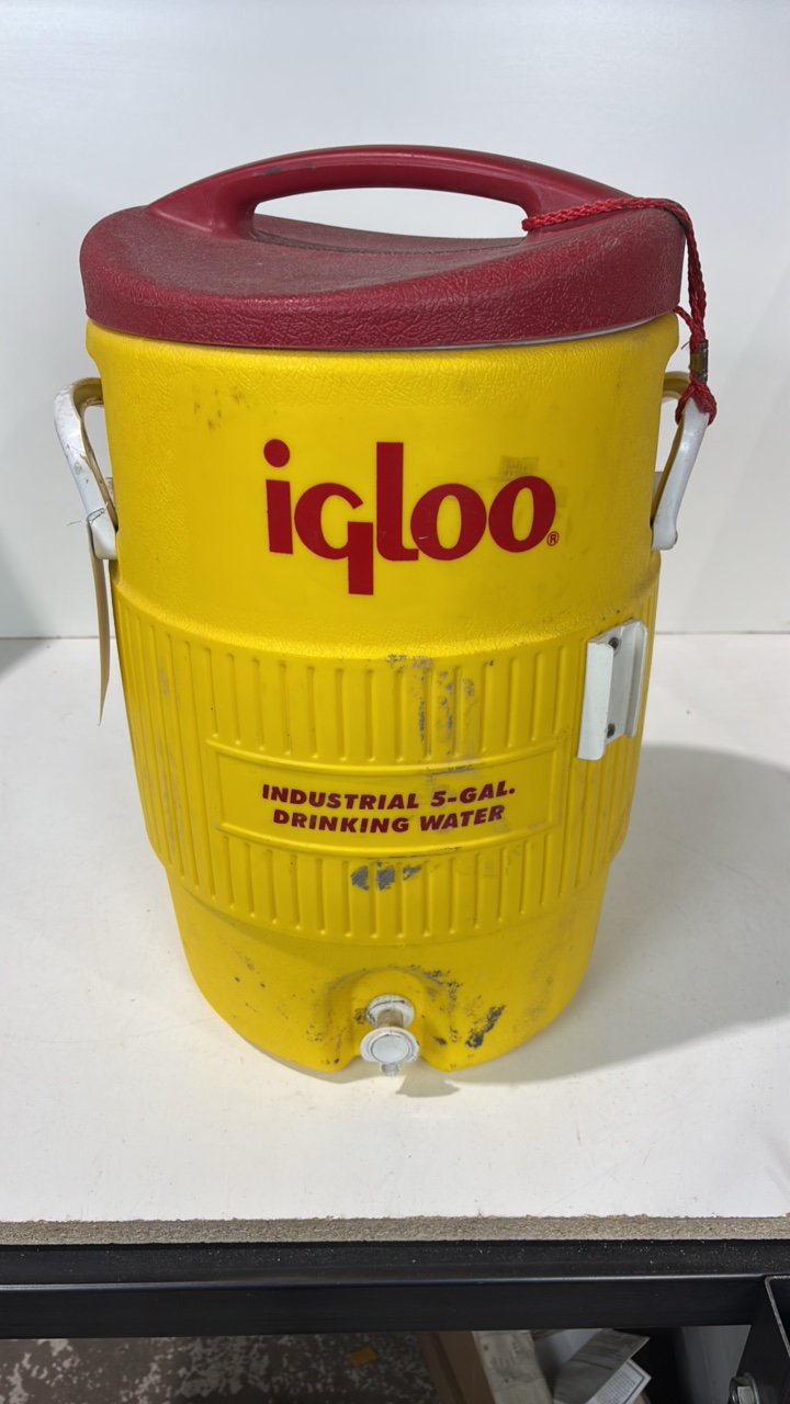 lot 194 image: Igloo 5 Gallon Beverage Cooler
