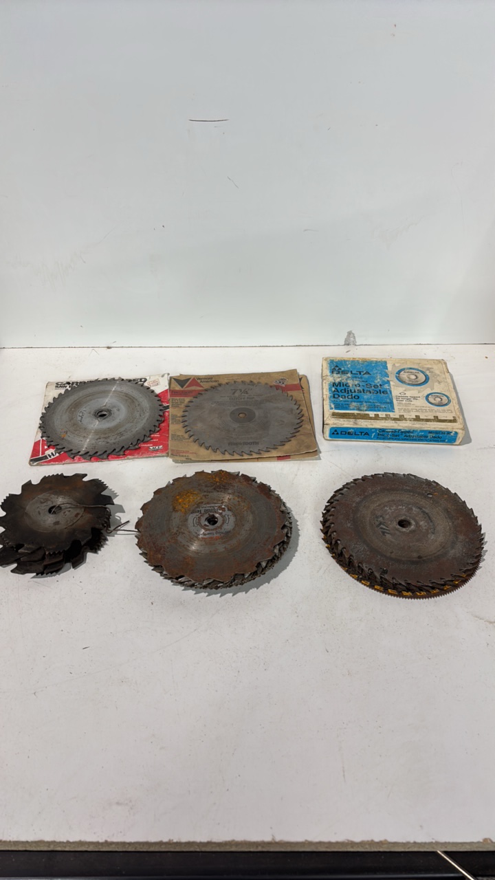 lot 200 image: Lot Of Skil Saw Blades And Adjustable Dado
