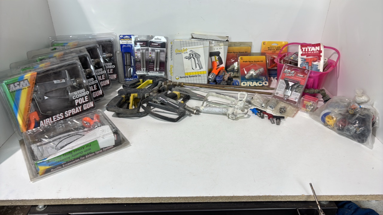 lot 210 image: Lot of paint sprayer equipment