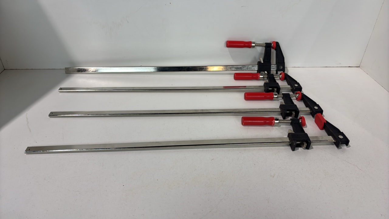 lot 215 image: Lot of bar clamps