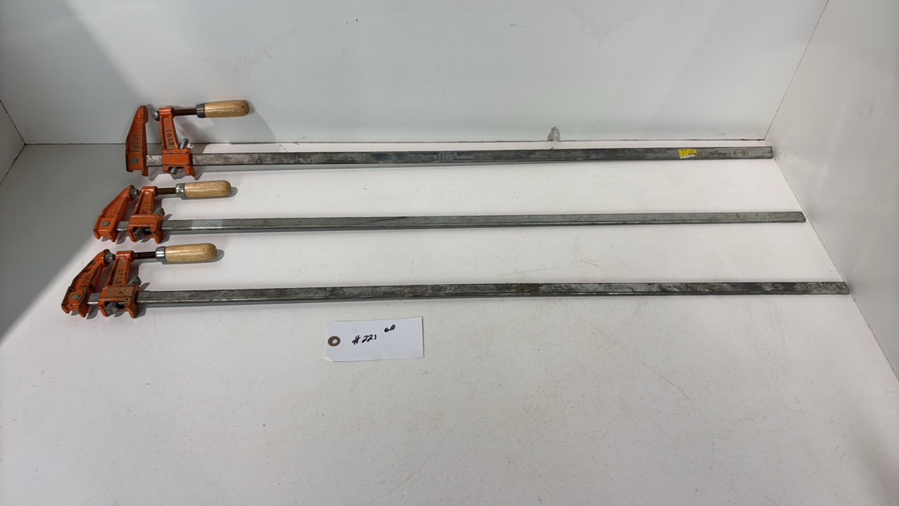 lot 221 image: Lot of bar clamps