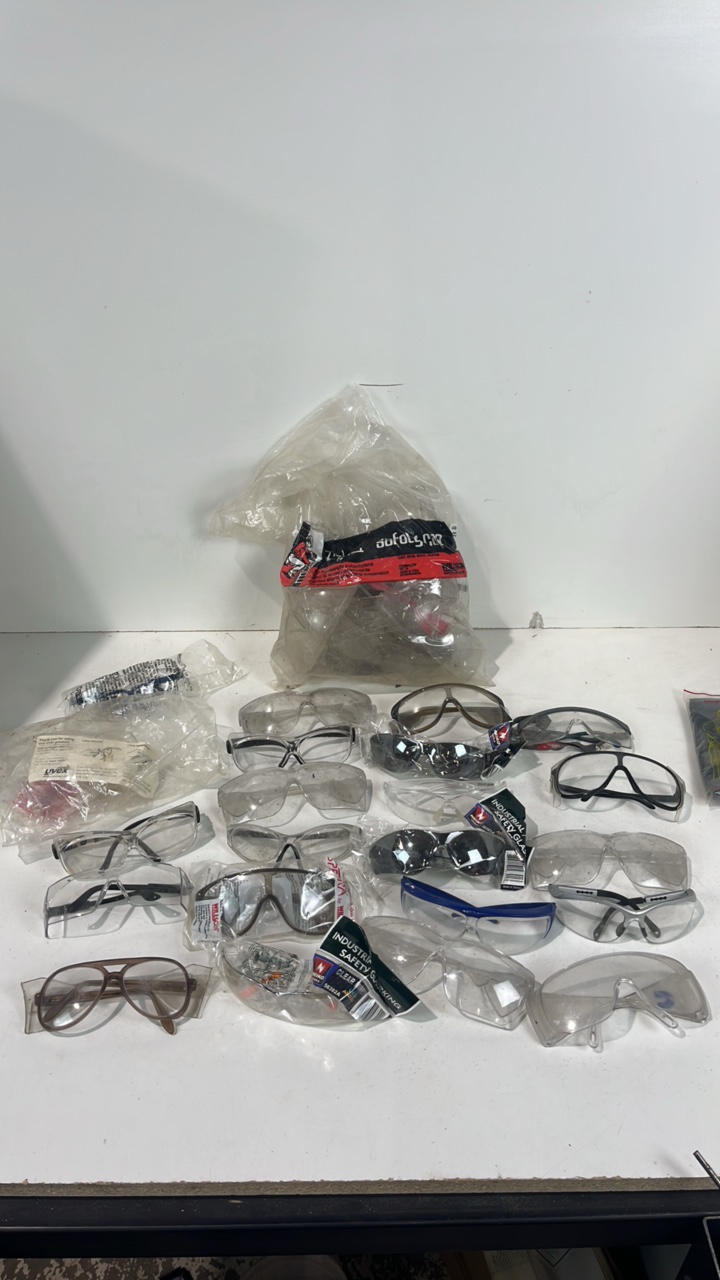 lot 258 image: Lot of Saftey Glasses