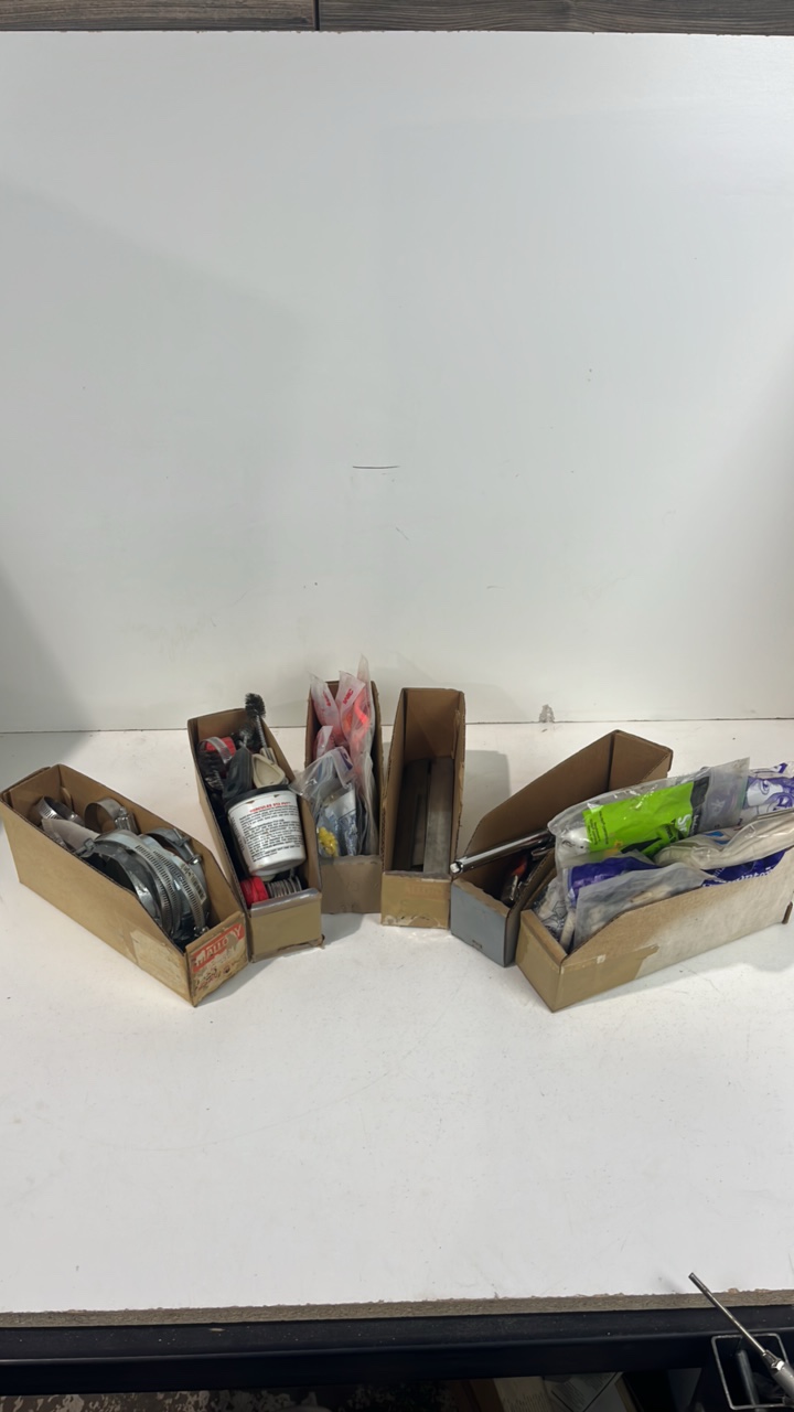 lot 265 image: Lot of construction supplies