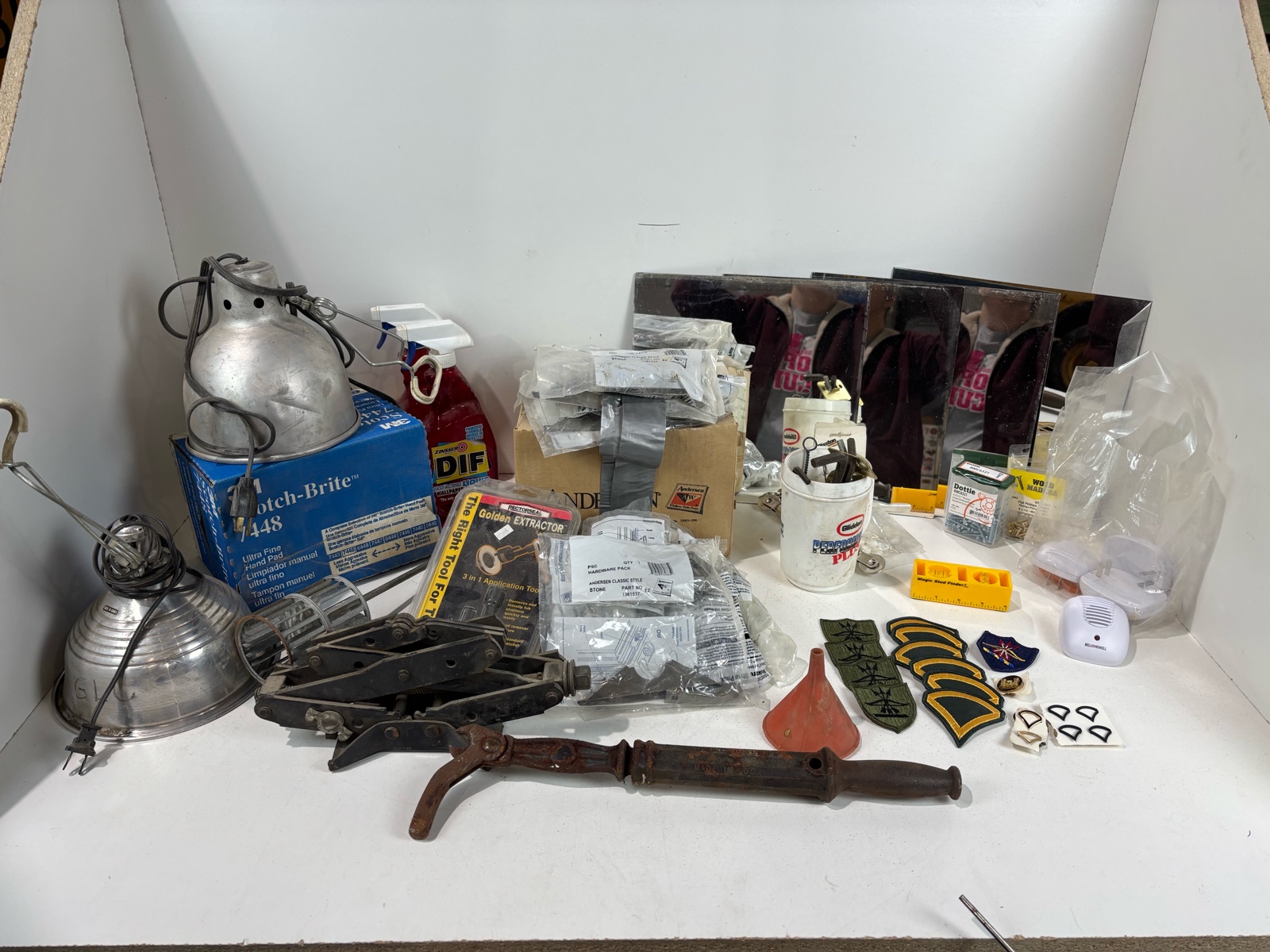 lot 284 image: Lot of miscellaneous garage items