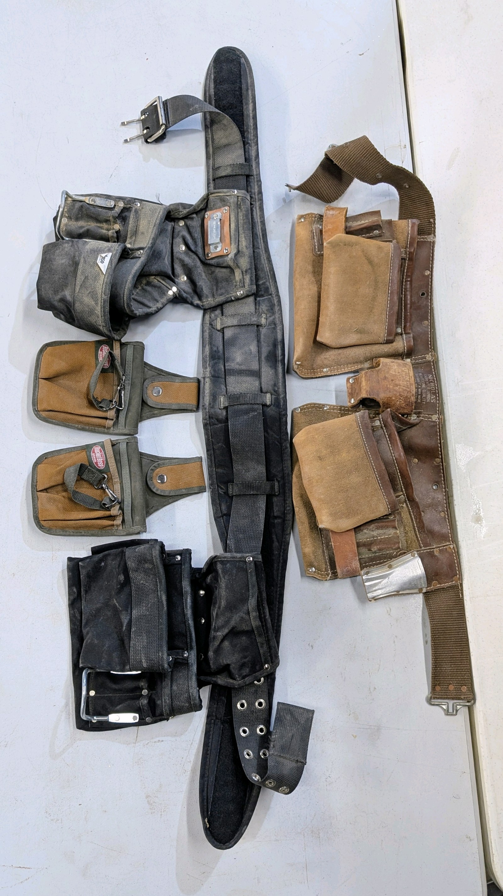 lot 298 image: Lot of (2) Carpenter Aprons With Additional (2) Bucket Boss Snap Ons