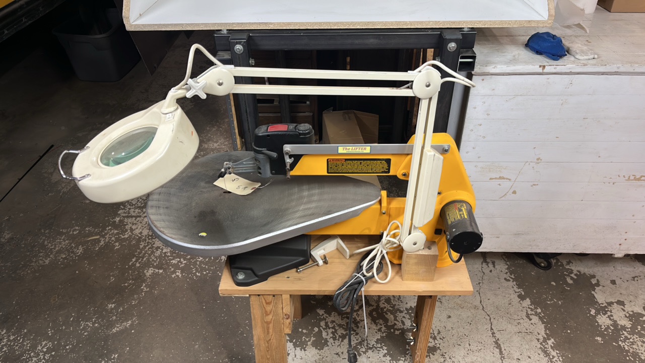 lot 3 image: Dewalt Scroll Saw