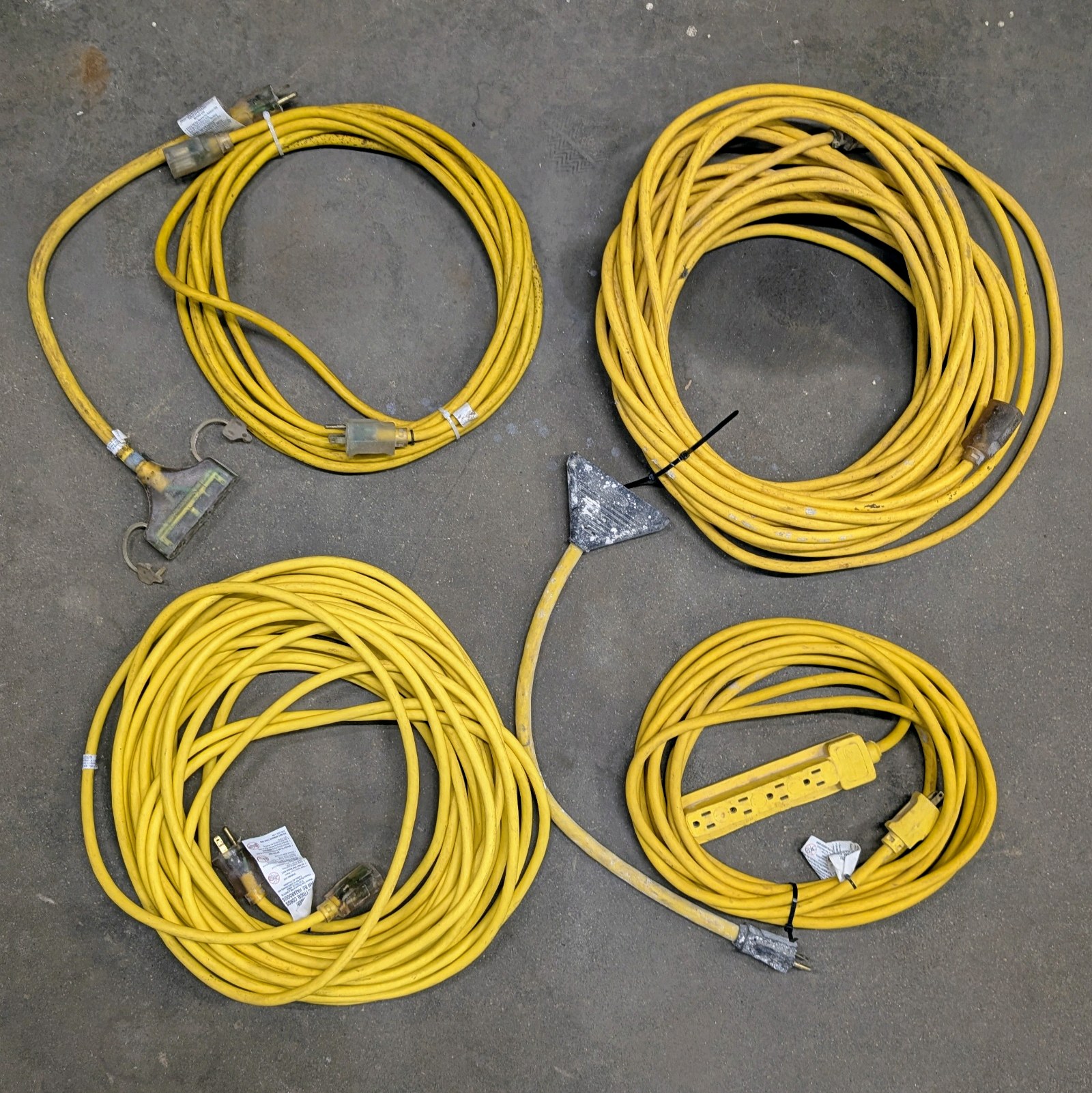 lot 303 image: Lot of (4) extension cords. 15 & 20 Amp