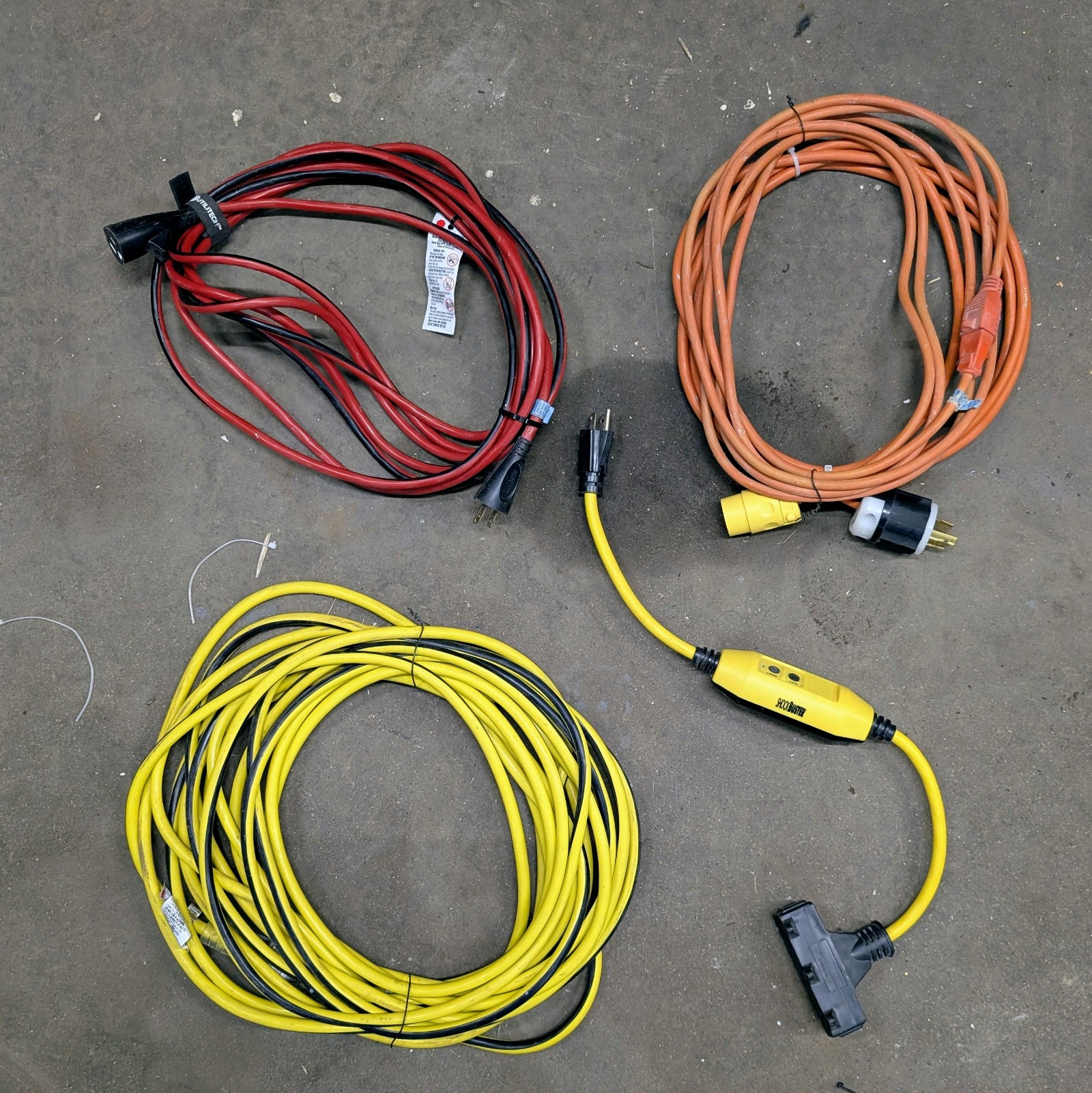 lot 304 image: Lot of (3) extension cords and fused three-way splitters