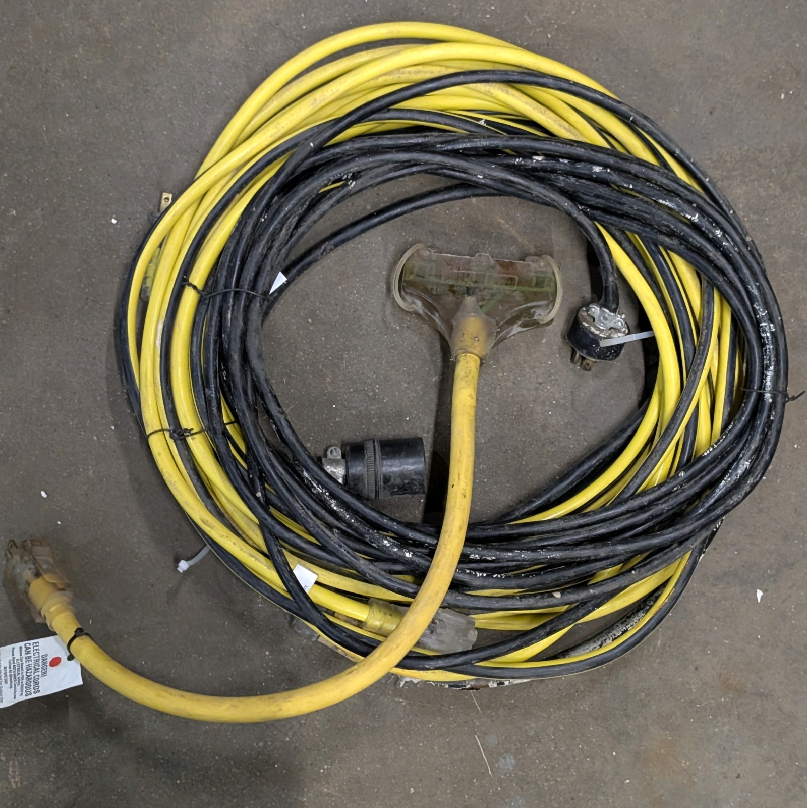 lot 306 image: Lot of (3) extension cords. 15 & 20 Amp