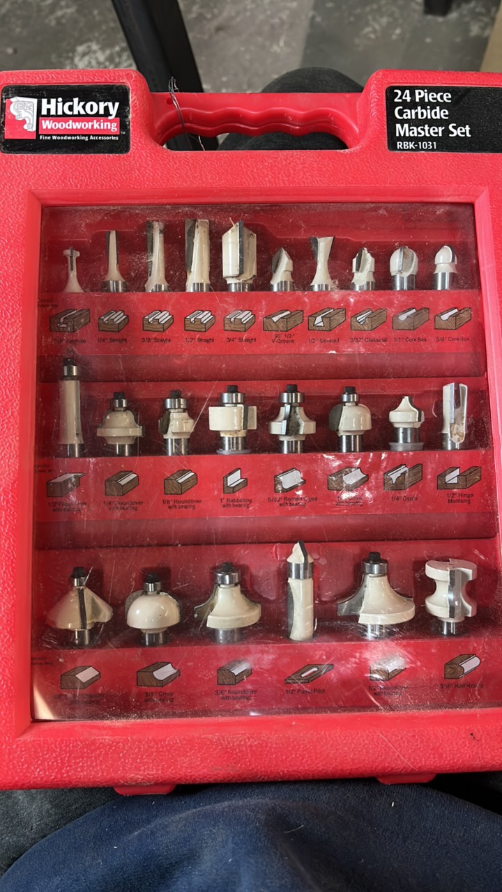 lot 31 image: Router Profile Set