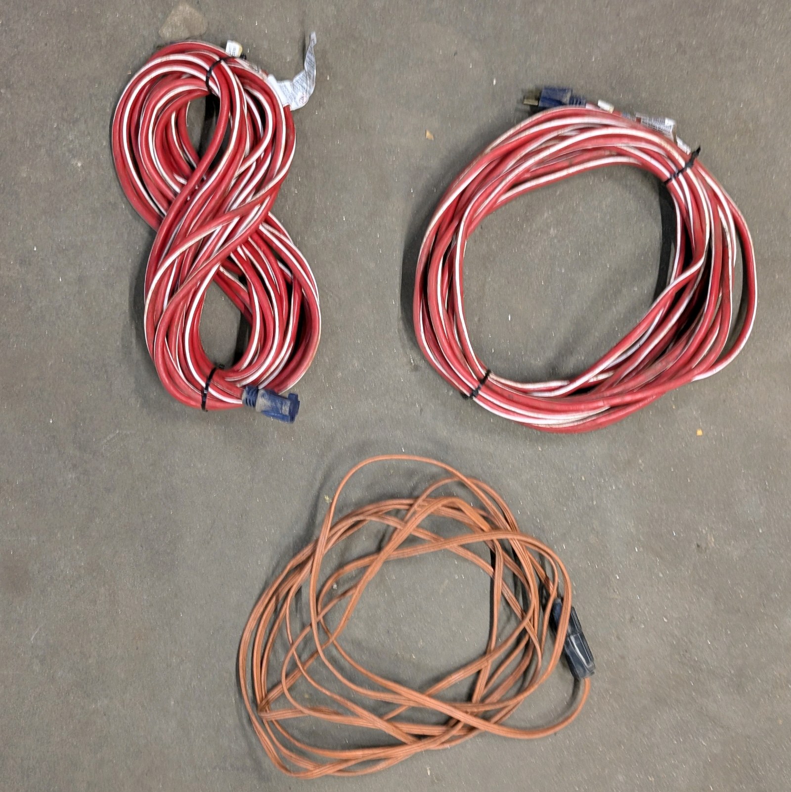 lot 316 image: Lot of (3) extension cords.  (2) 20 amp Cords