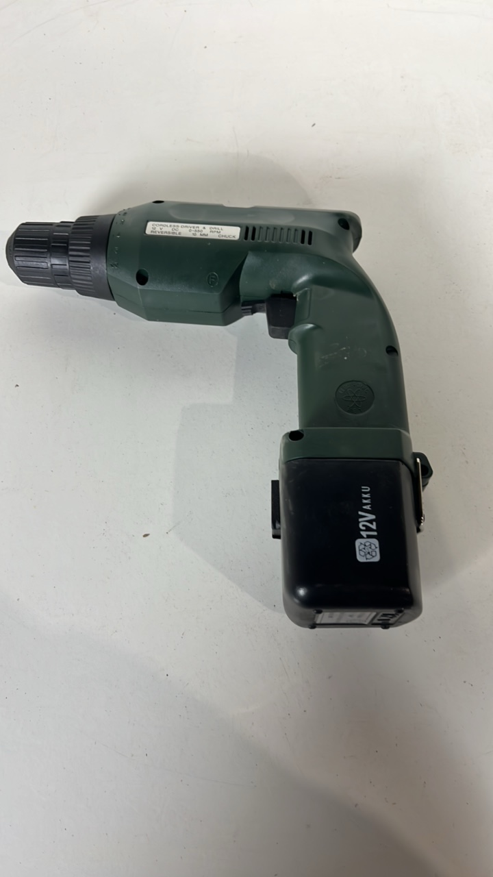 lot 32 image: 12v Cordless Power Drill