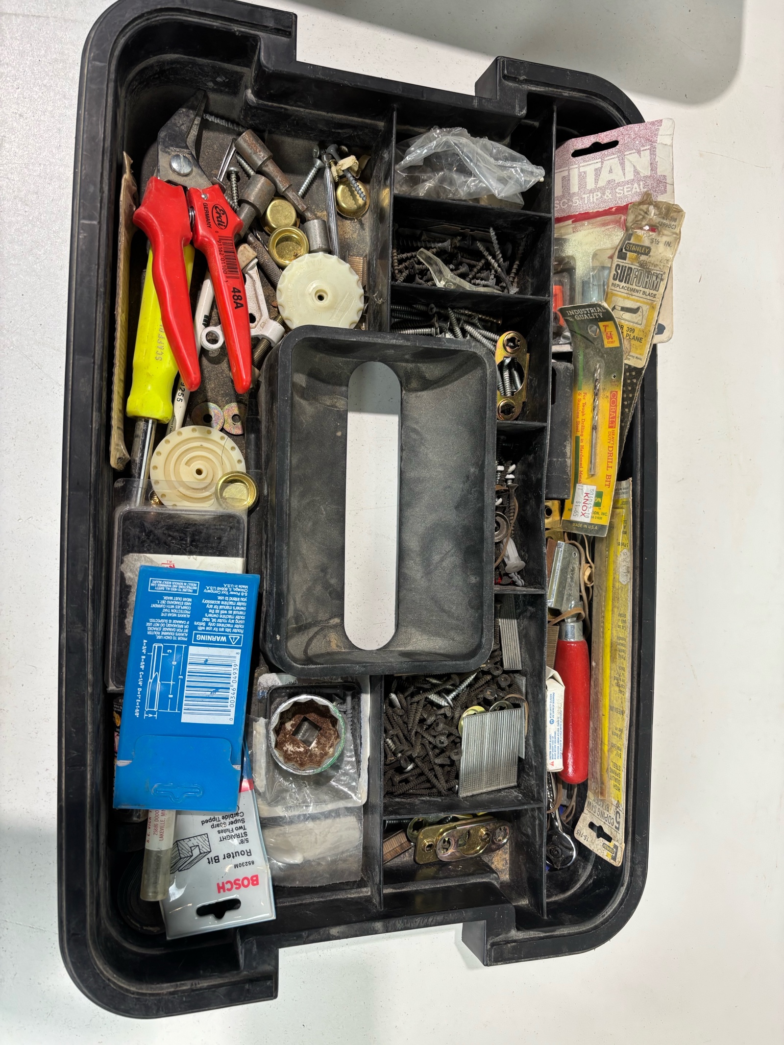 lot 320 image: Tool box filled with tools
