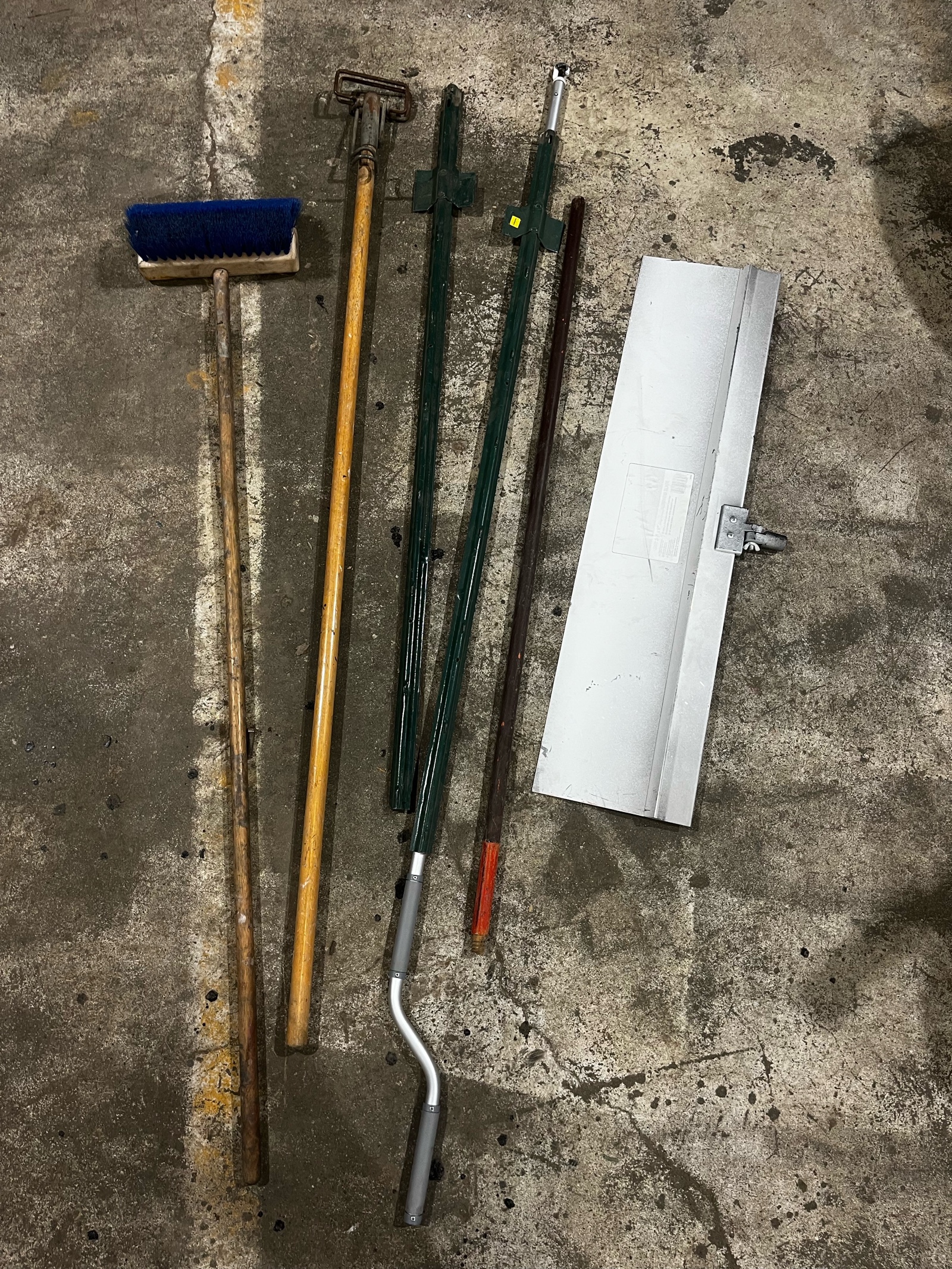 lot 327 image: Misc Tools