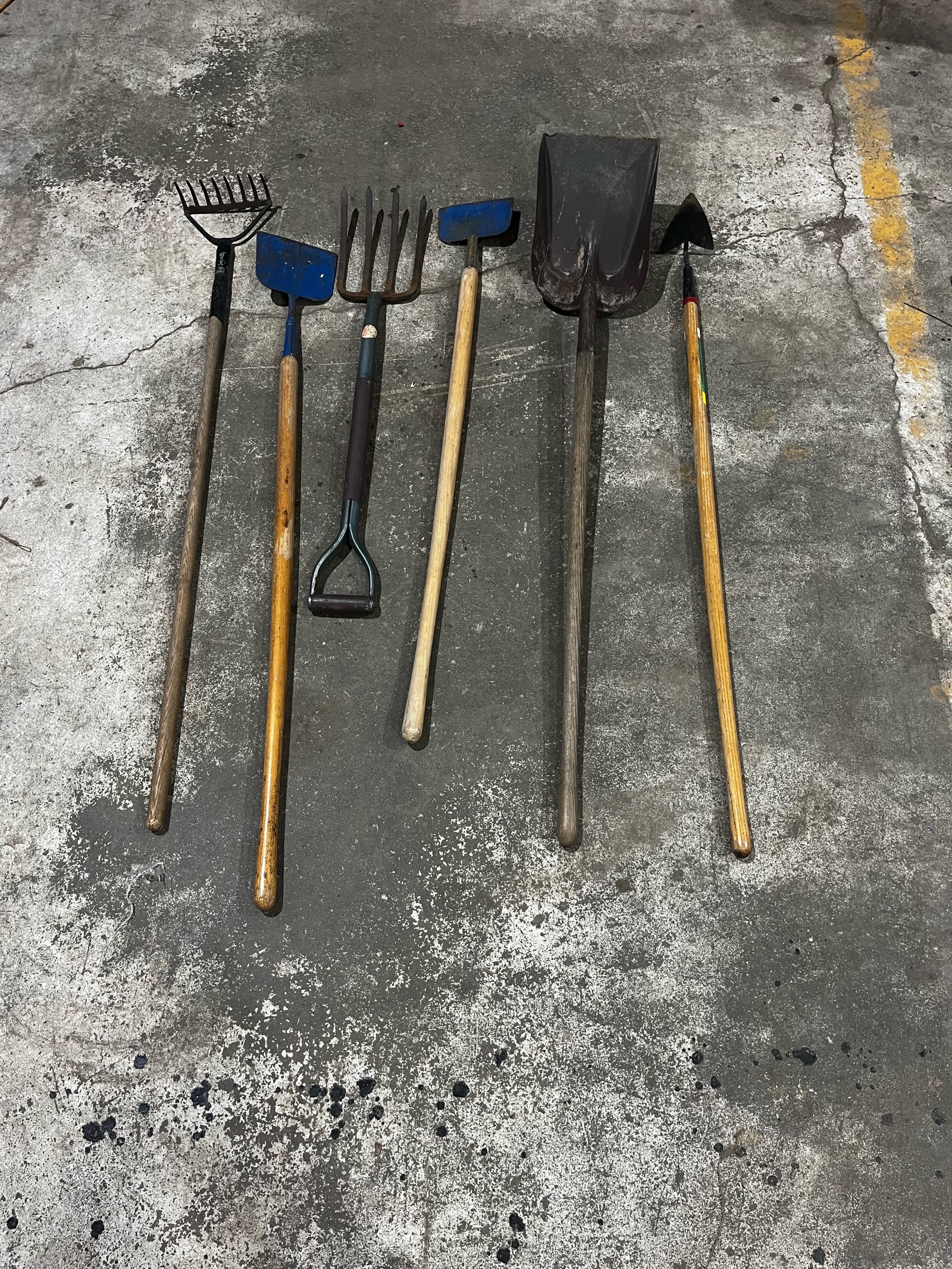 lot 328 image: Landscaping Tools