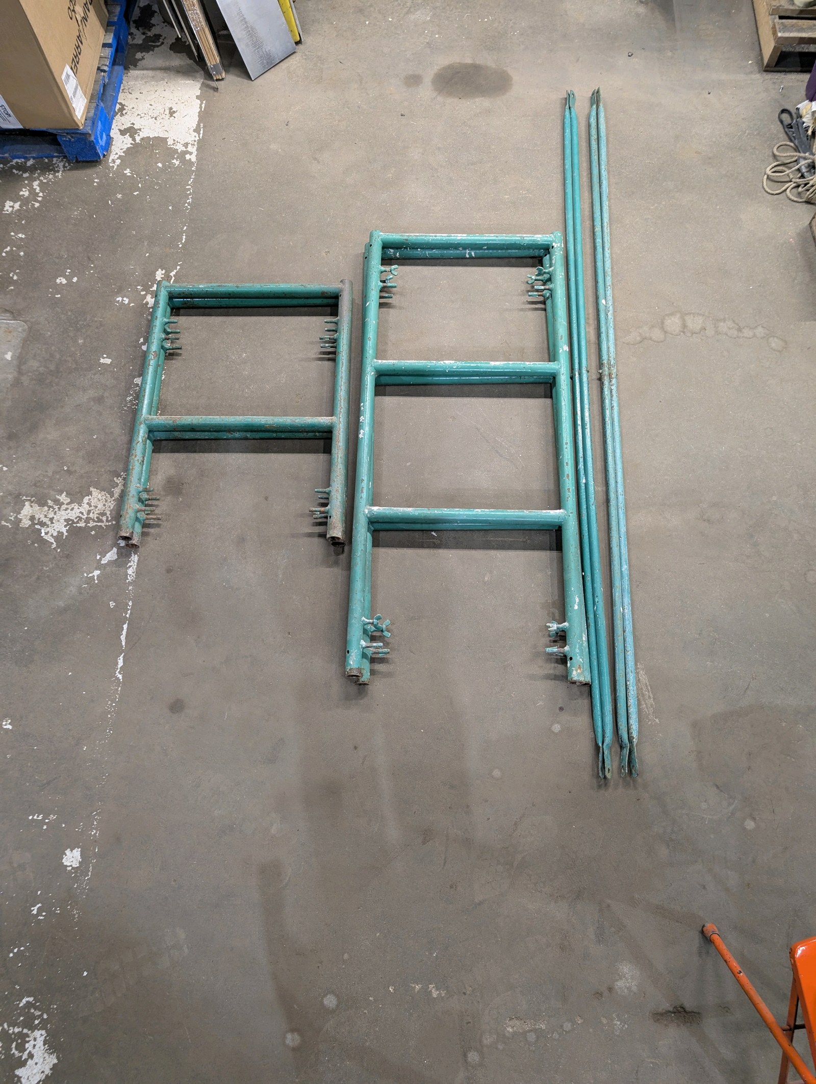lot 329 image: Scaffolding with 5 and 3 ends and Aluminum Platform.