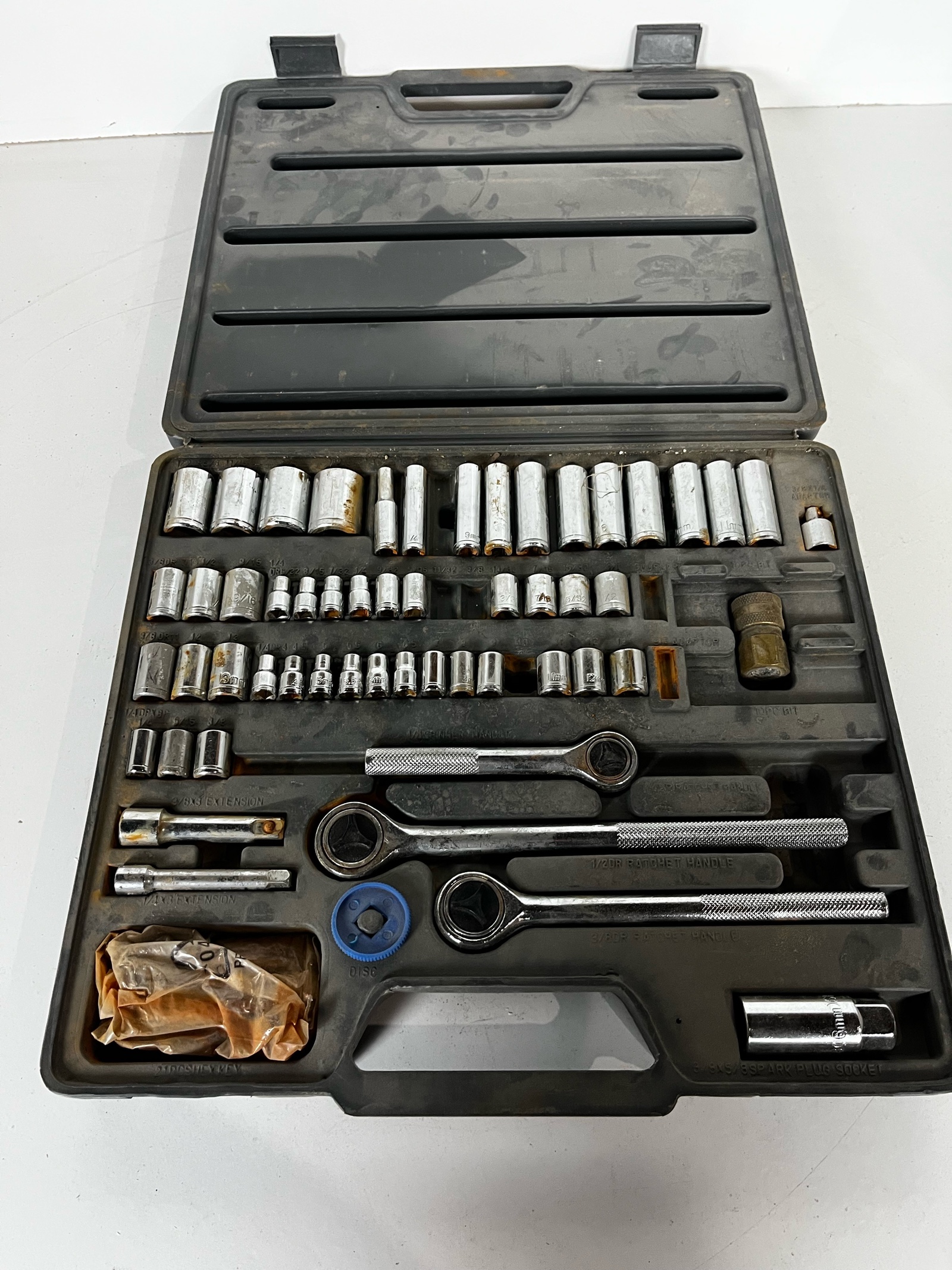 lot 33 image: 38 Socket Set