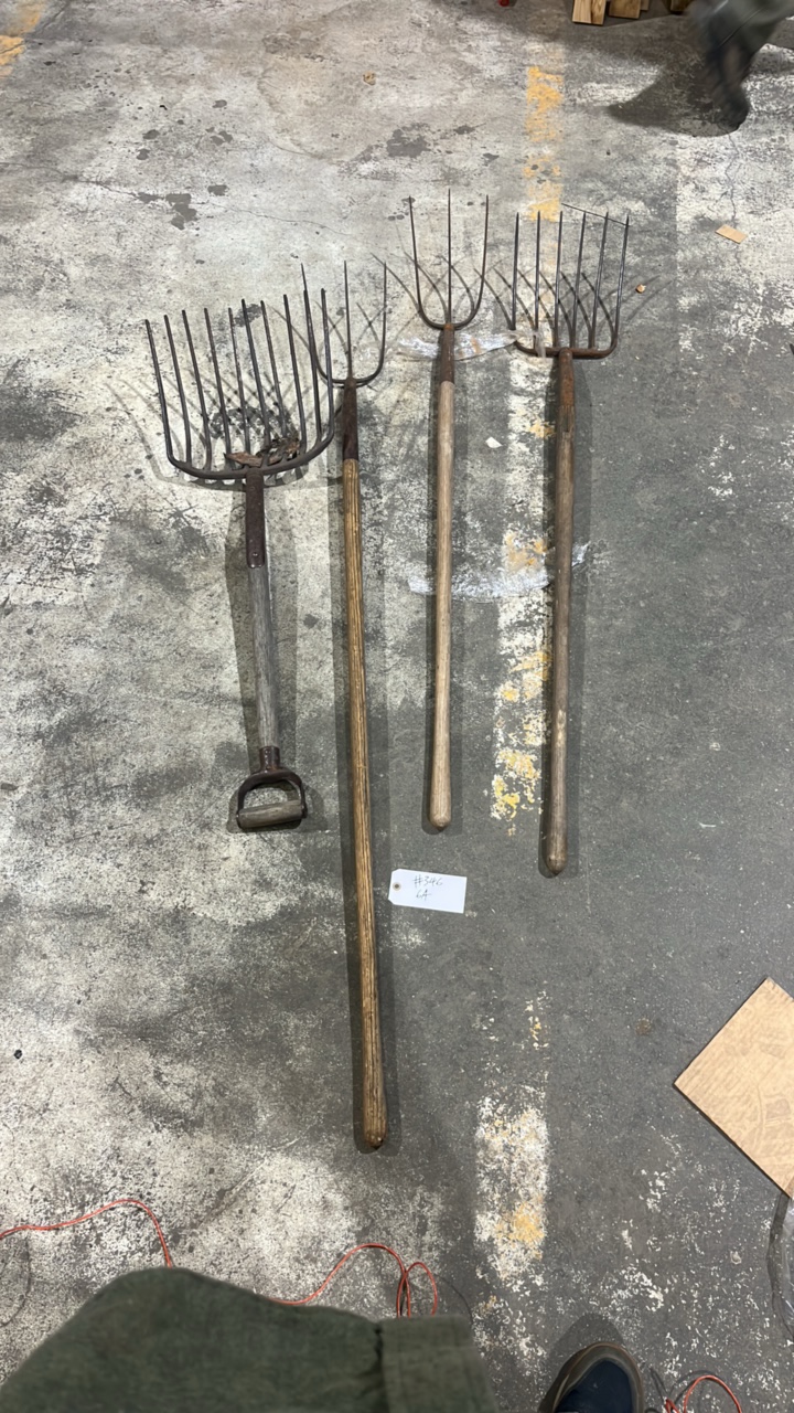 lot 346 image: Roofing Pitch Forks