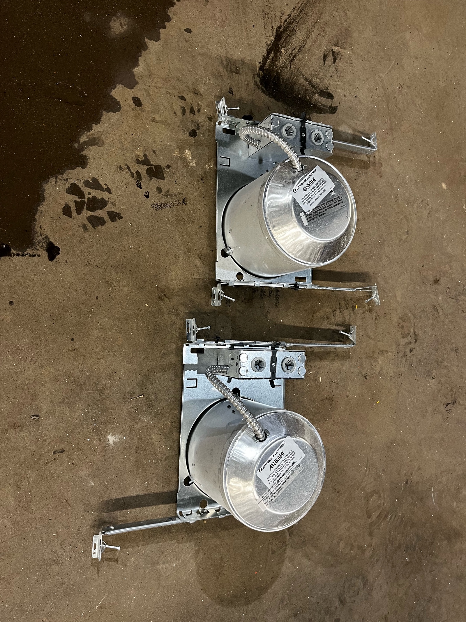 lot 354 image: Commercial Grade Can Lights