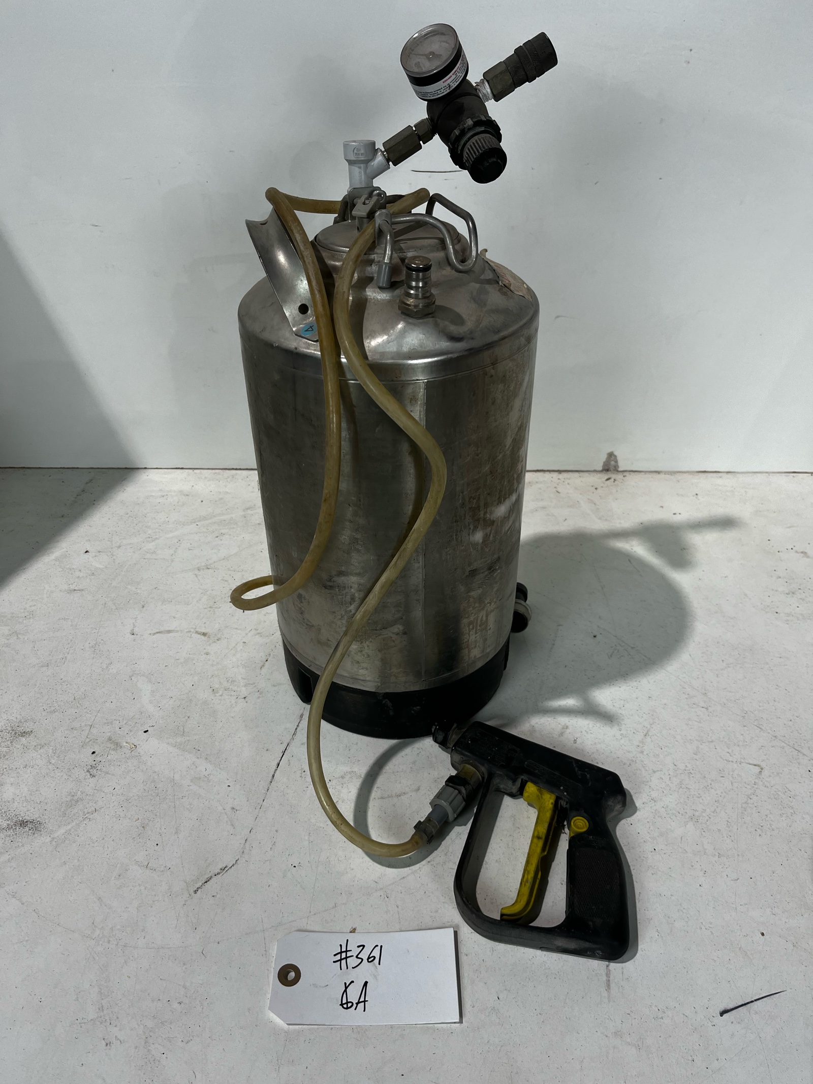 lot 361 image: Pressurized Sprayer