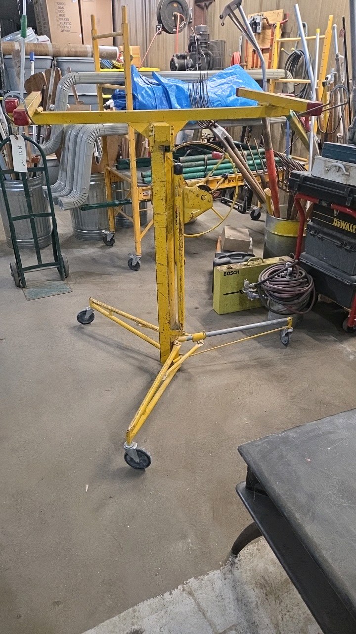 lot 40 image: Drywall Lift