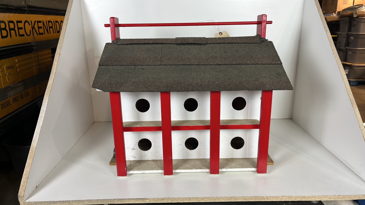 lot 60 image: Birdhouse