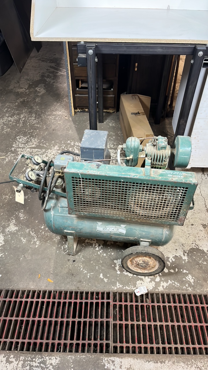 lot 9 image: ROL Portable Air Compressor