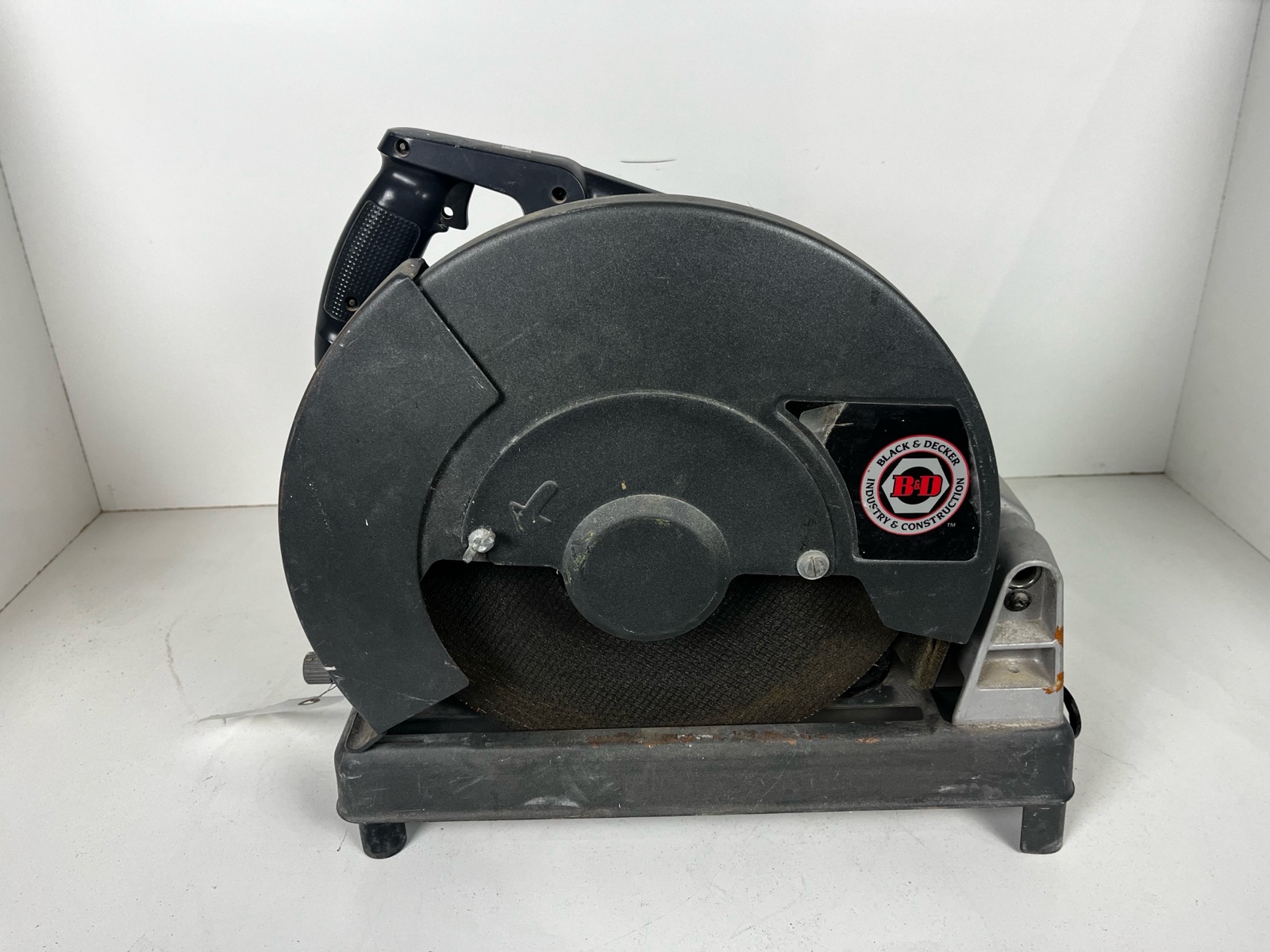lot 93 image: Black and Decker Chop Saw