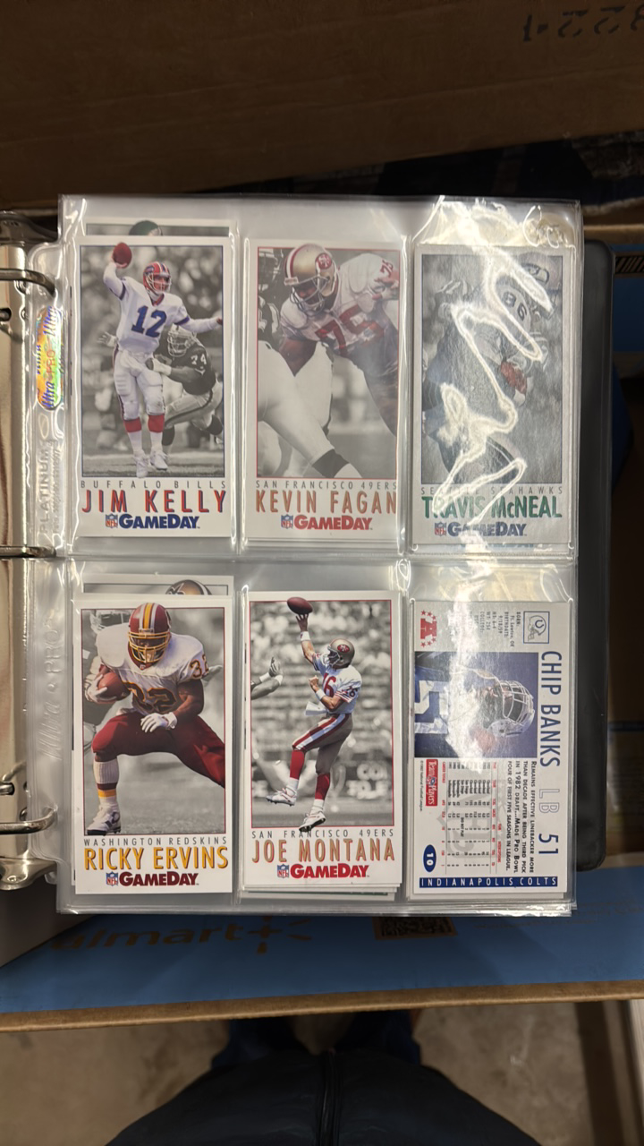 lot 124 image: Binder of Jumbo 1992 NFL Tradimg Cards, Hundreds of Cards, Stars and Hall of Famers Included
