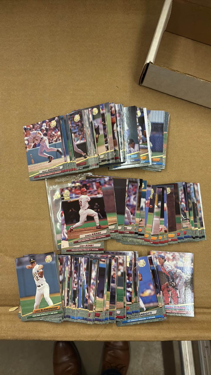 lot 134 image: Box of 1992 Fleer Ultra Baseball Cards