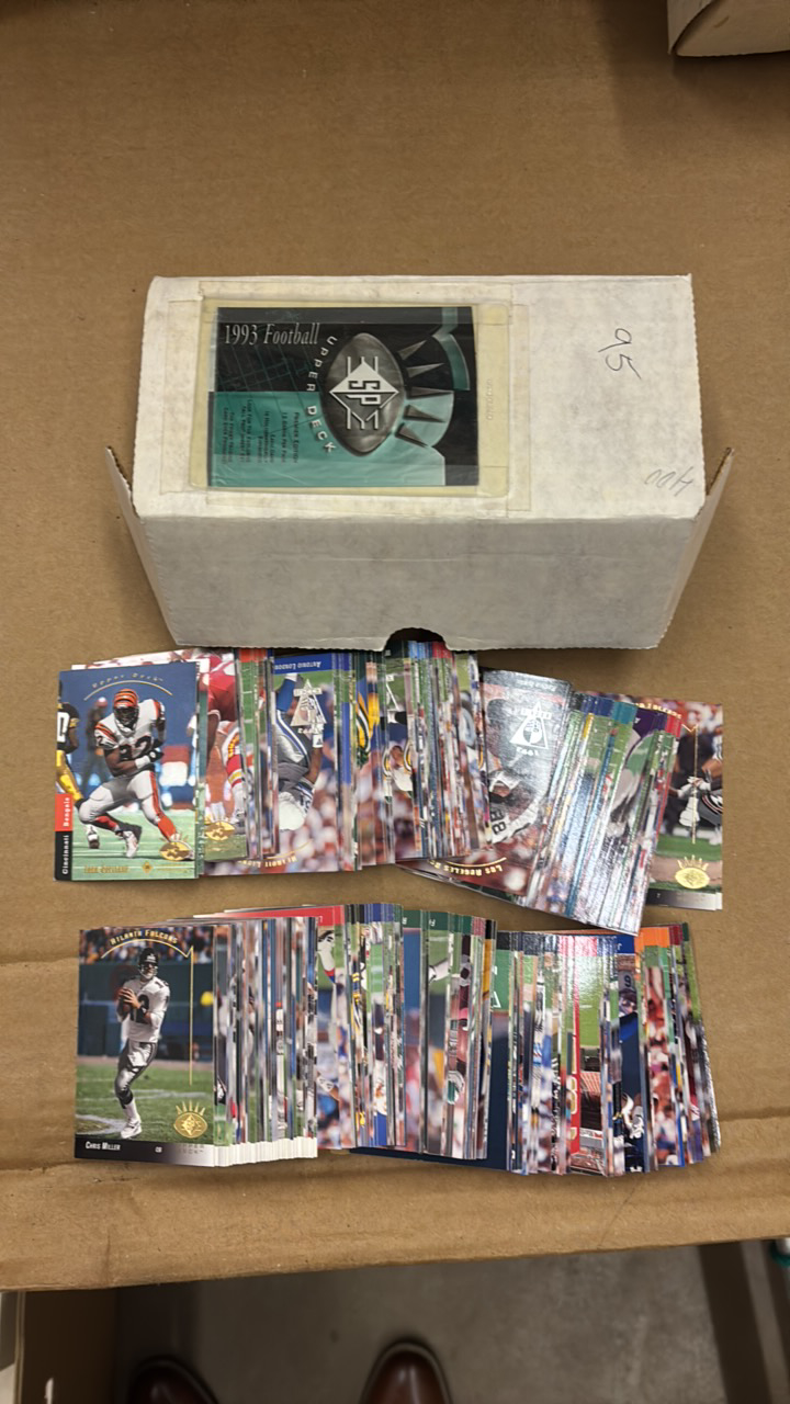 lot 141 image: 1993 Upper Deck NFL Football Card Box, a Few Hundred Cards