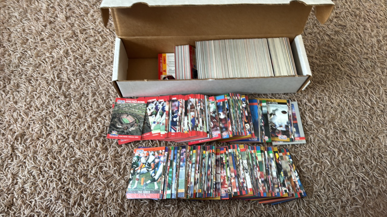 lot 183 image: 1990 Pro Set NFL Football Cards