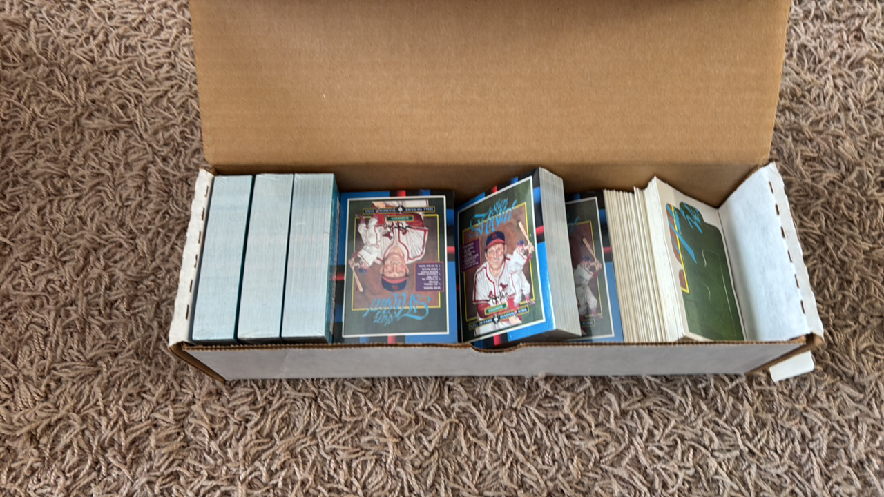 lot 194 image: 1988 Donruss Baseball Cards and Puzzle Pieces