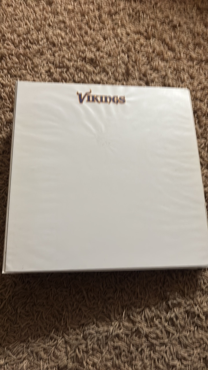 lot 219 image: Minnesota Vikings Football Card Binder With Lots of Vikings Cards