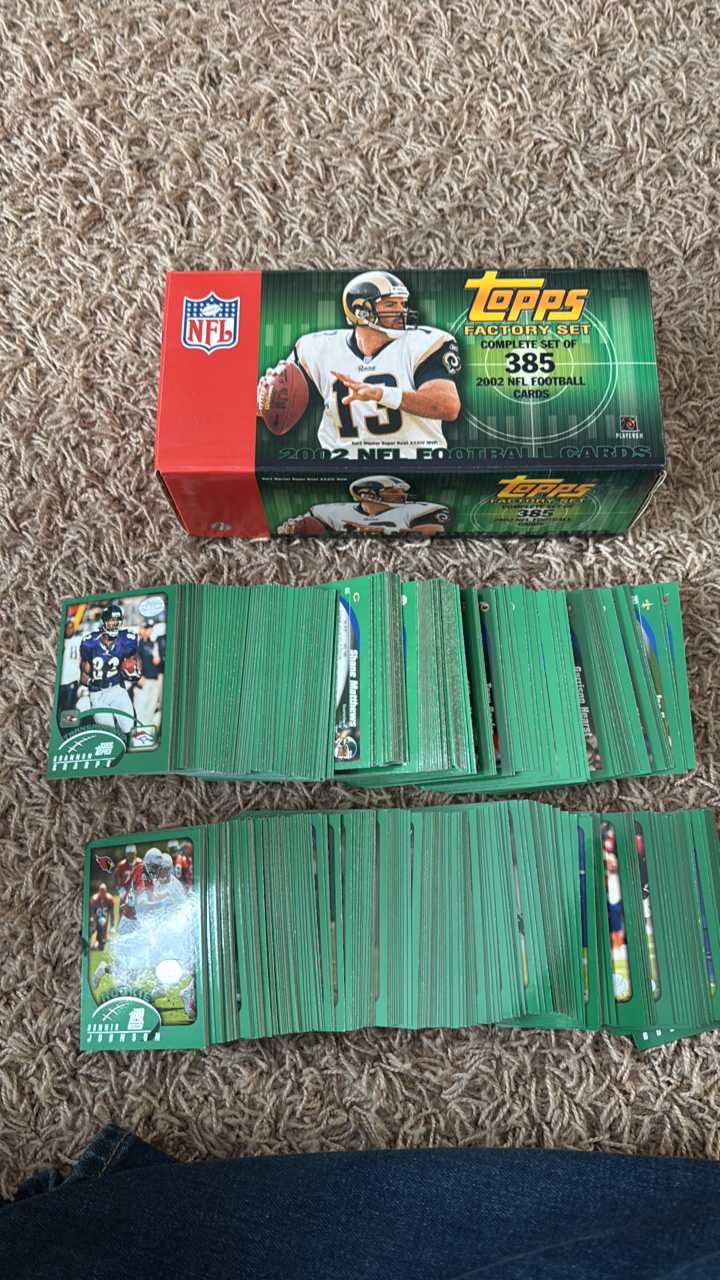 lot 225 image: 2002 Topps NFL Football Card Partial Set, Some Cards Missing