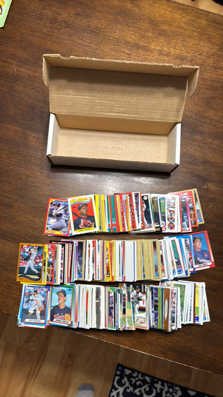 lot 253 image: Big Box of Minnesota Twins Cards, Lots of Stars, Kirby Puckett and More