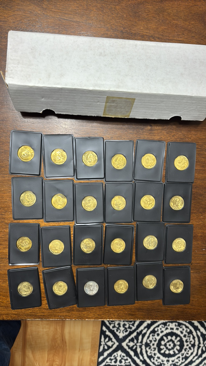 lot 258 image: NHL Hockey Coins Pinnacle Mint, 24 Coins, Lots of Stars and Hall of Famers