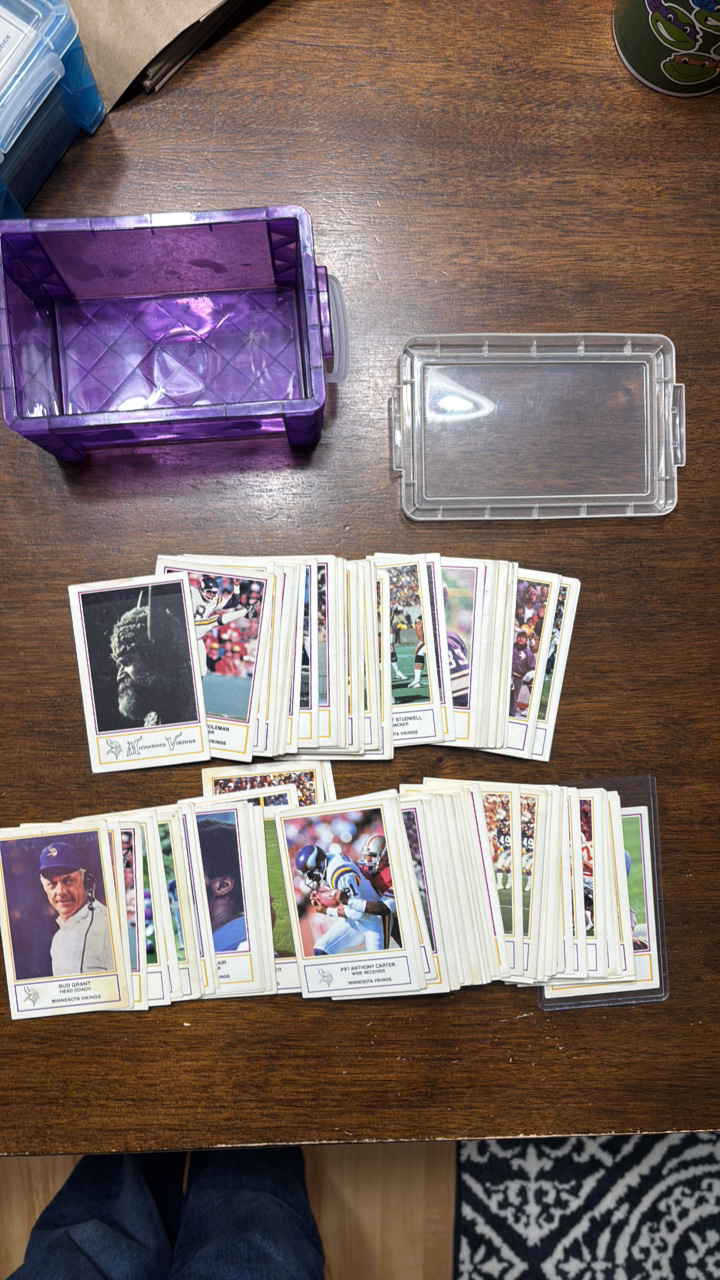 lot 271 image: Minnesota Vikings Oversized Cards Vintas Lot, Plastic Case Included